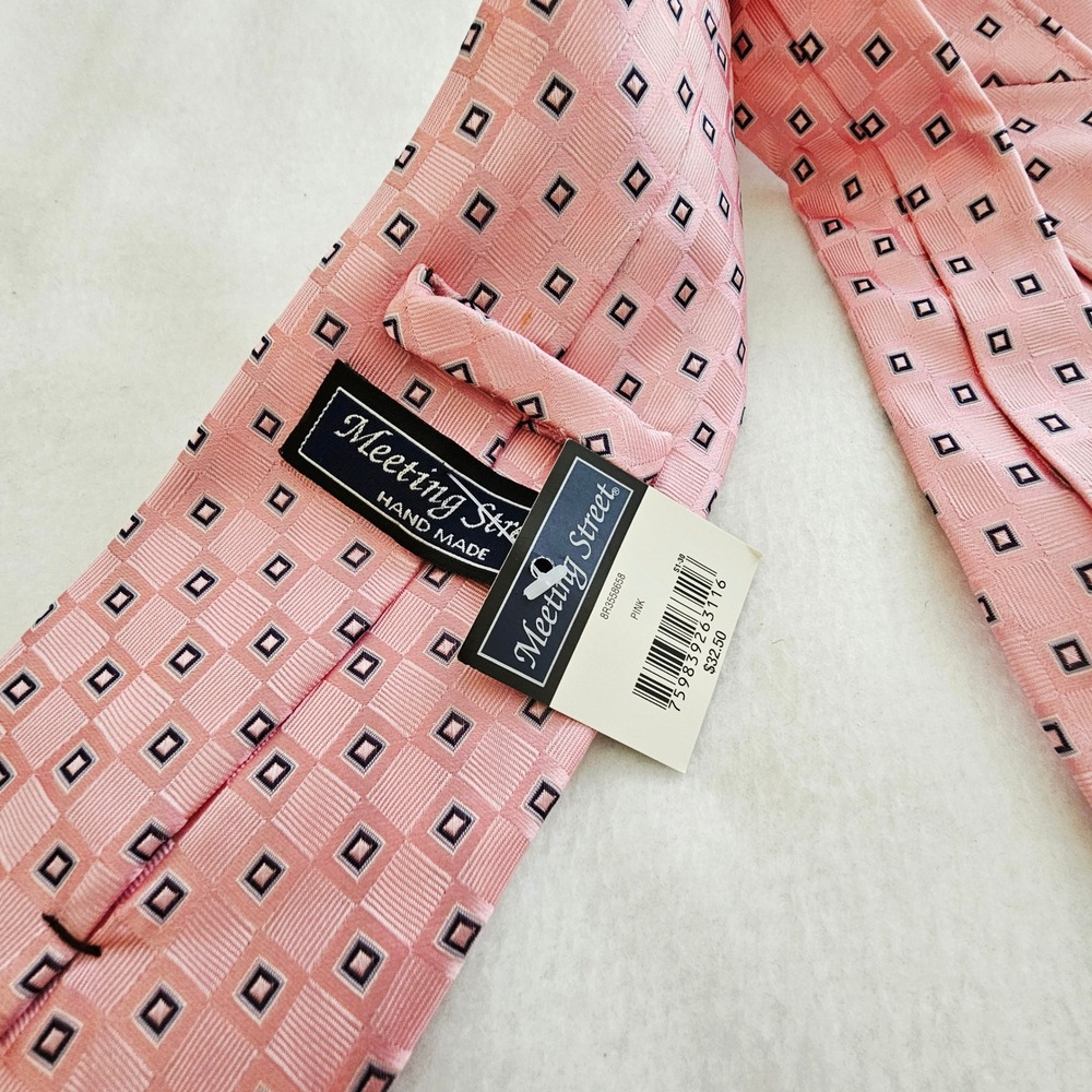 Meeting Street Mens Silk Necktie Pink Geometric Square Pattern Hand Made NWT - Picture 2 of 4